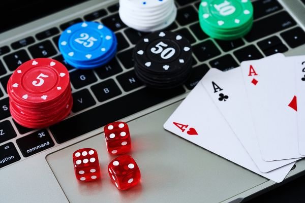 gold fish app Live Casino Baccarat Roulette Blackjack Myanmar MMK online card games
